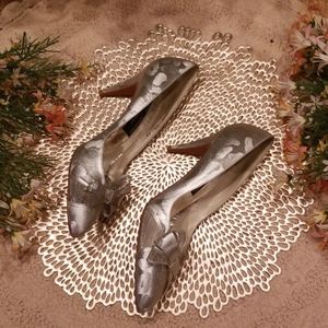 Stuart Weitzman Metallic Silver Leather & Silver   Mesh Heels